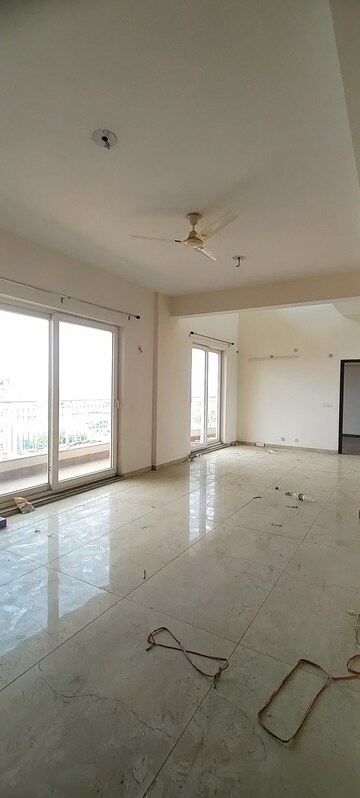 Room in 3 BHK Apartment at BPTP Discovery Park, Sector 80 – for Rent