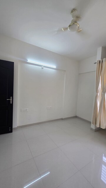 Room in 2 BHK Apartment at Nyati Ebony, Undri – for Rent