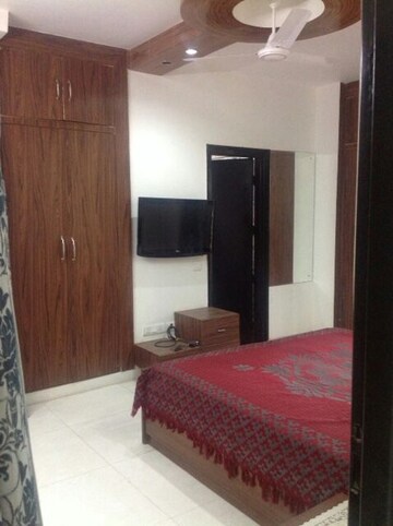 Master Bedroom in 3 BHK Builder Floor at Greater Kailash I – for Rent