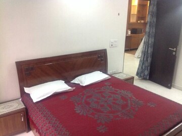 Master Bedroom in 3 BHK Builder Floor at Greater Kailash I – for Rent