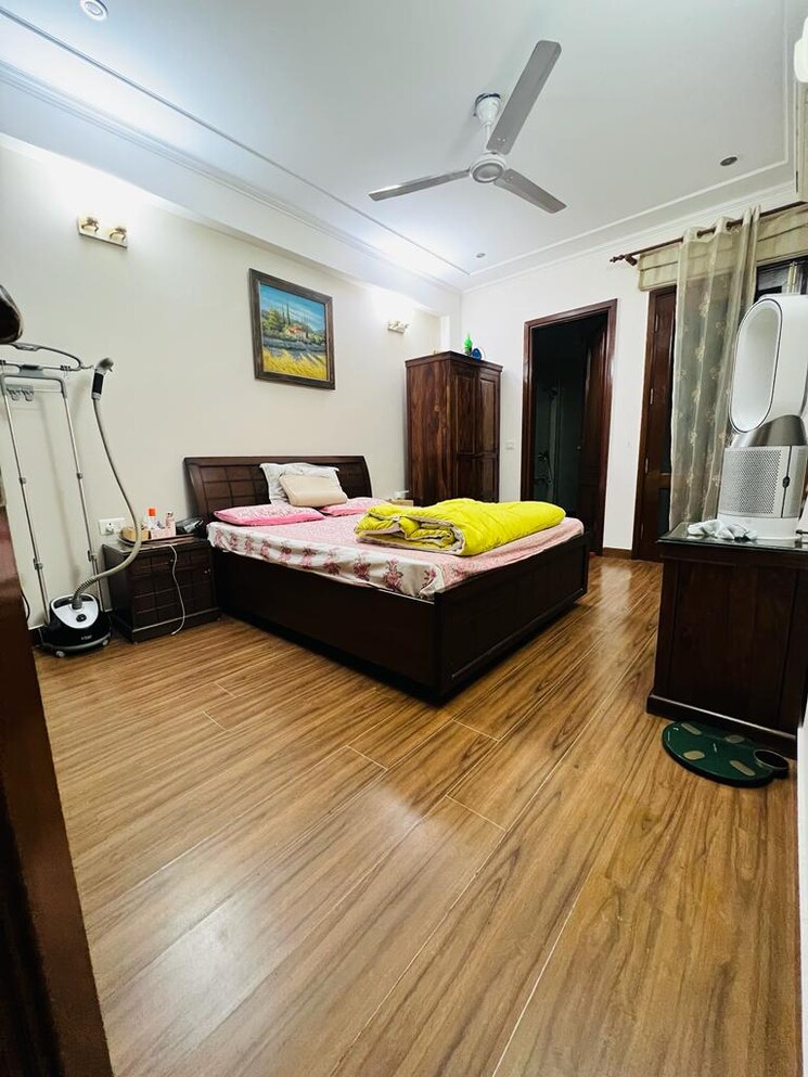 Bedroom, kalkaji 3 Bedroom 200 Sq.Yd. Builder Floor In Kalkaji Delhi 8938345