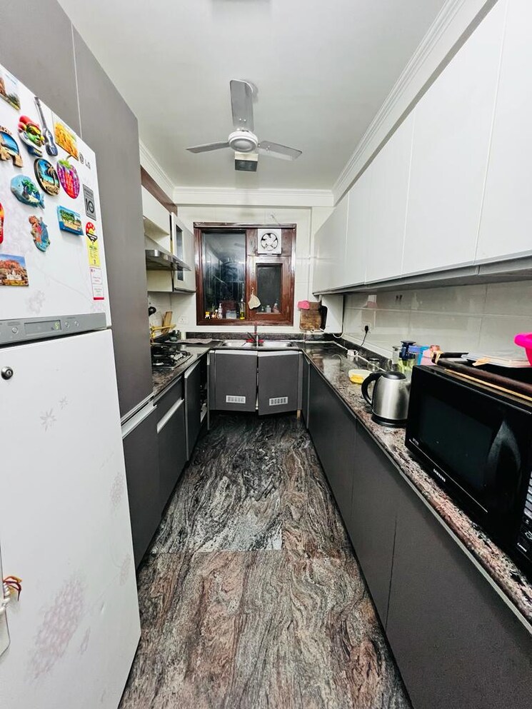 Kitchen, kalkaji 3 Bedroom 200 Sq.Yd. Builder Floor In Kalkaji Delhi 8938345