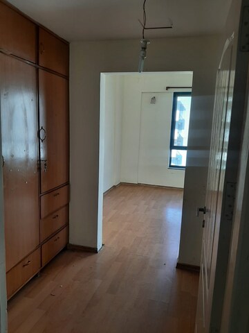Room in 3 BHK Apartment at Unitech The Close North, Sector 50 – for Rent