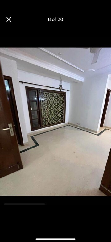 Room in 3 BHK Builder Floor at Chittaranjan Park – for Rent