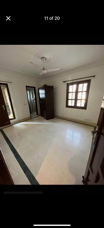 Room in 3 BHK Builder Floor at Chittaranjan Park – for Rent