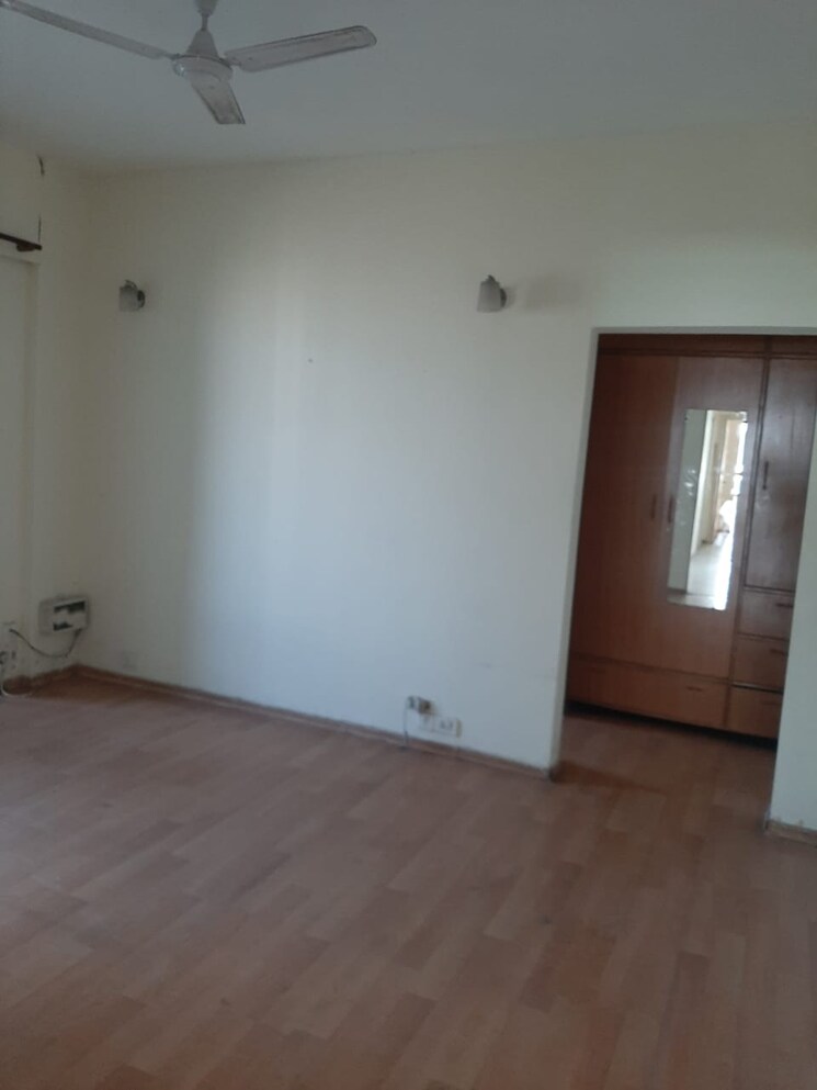 Room, unitech-the-close-north 3 Bedroom 2100 Sq.Ft. Apartment In Sector 50 Gurgaon 8938366