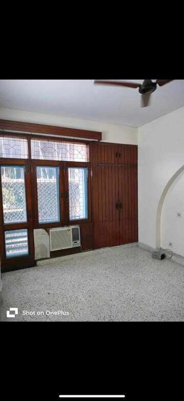 Room in 3 BHK Builder Floor at Greater Kailash ii – for Rent