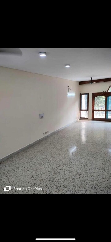 Room in 3 BHK Builder Floor at Greater Kailash ii – for Rent