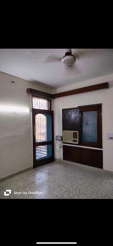 Room in 3 BHK Builder Floor at Greater Kailash ii – for Rent