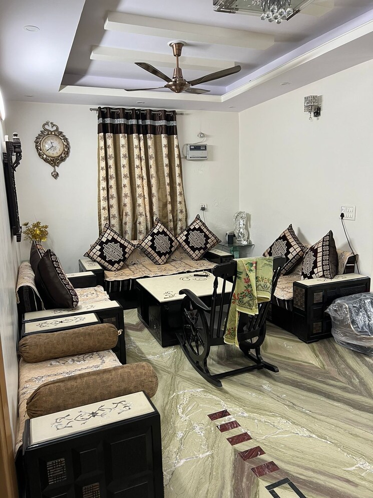 Living Room, dilshad garden 4 Bedroom 1800 Sq.Ft. Builder Floor In Dilshad Garden Delhi 8938371