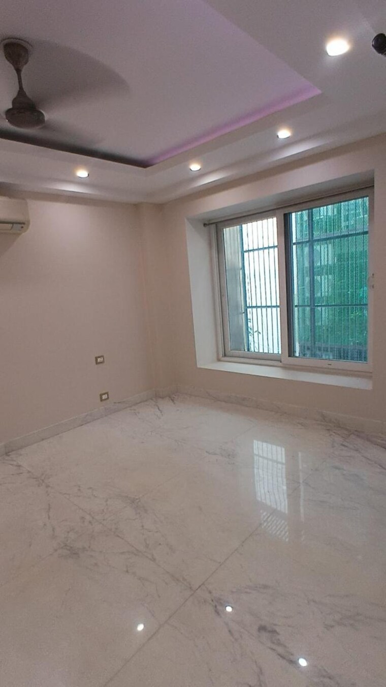 Room, greater kailash ii 4 Bedroom 300 Sq.Yd. Builder Floor In Greater Kailash ii Delhi 8938374