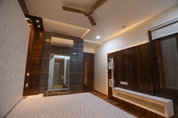 Building Lobby in 6 BHK Independent House at Gomti Nagar – for Sale
