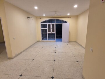 Room in 2 BHK Builder Floor at Unitech South City II, Sector 50 – for Rent