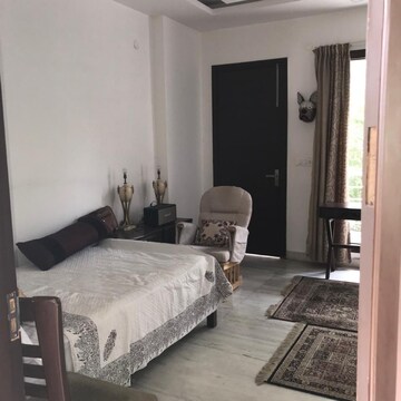 Bedroom in 6+ BHK Apartment at South Delhi – for Rent