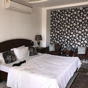 6+ BHK Apartment For Rent in South Delhi