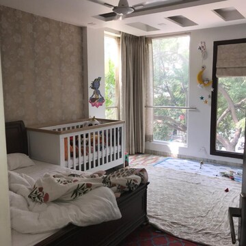Bedroom in 6+ BHK Apartment at South Delhi – for Rent