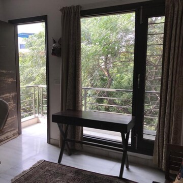 Room in 6+ BHK Apartment at South Delhi – for Rent
