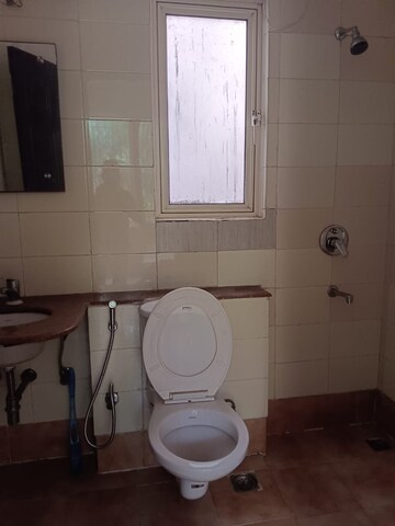 Master Bedroom in 2 BHK Builder Floor at Unitech South City II, Sector 50 – for Rent