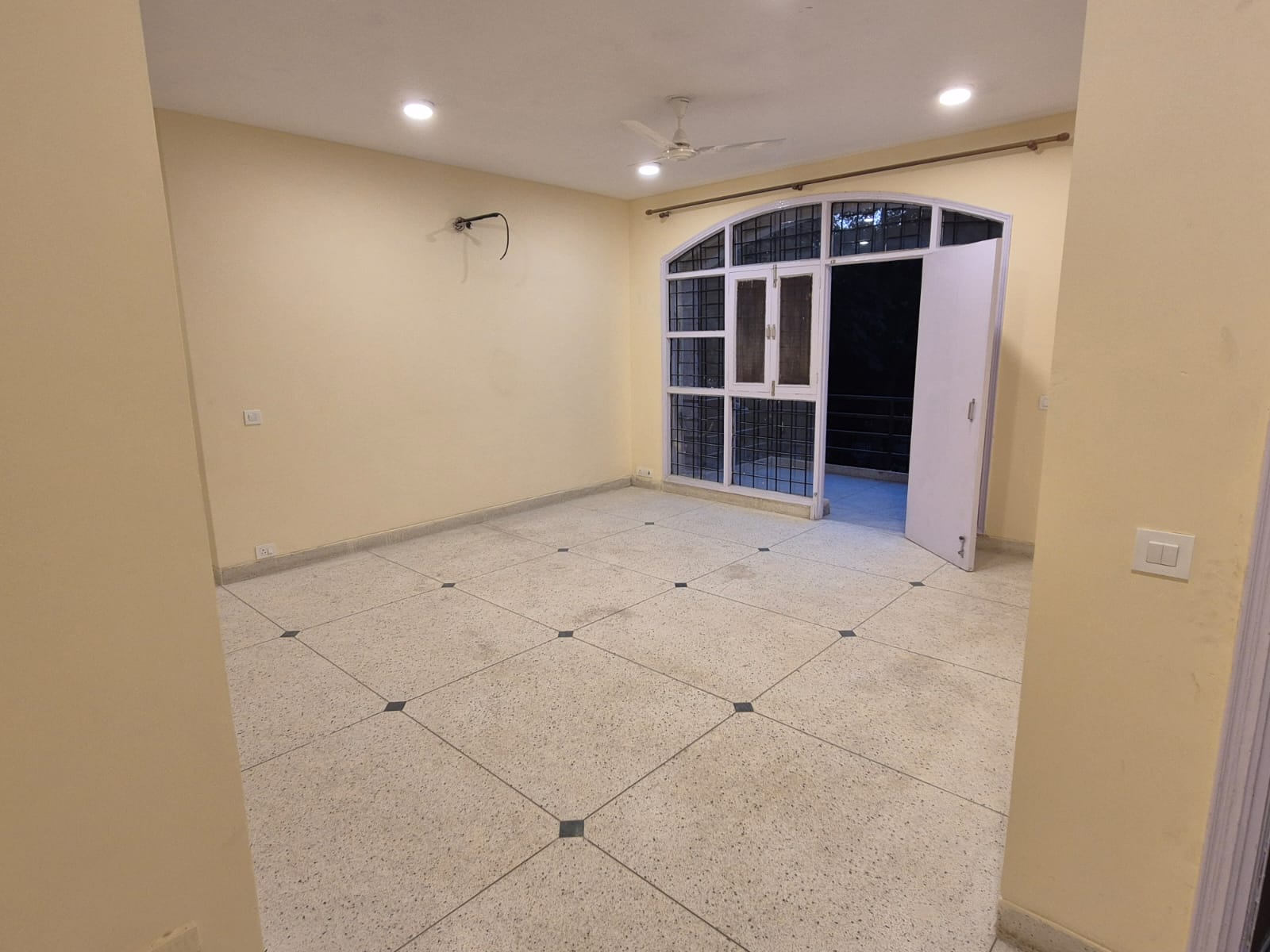 2 BHK + Pooja Room 1200 Sq.Ft. Builder Floor in Unitech South City II