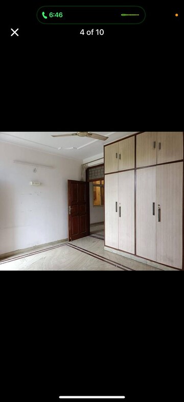 Room in 3 BHK Builder Floor at Sukhdev Vihar – for Rent