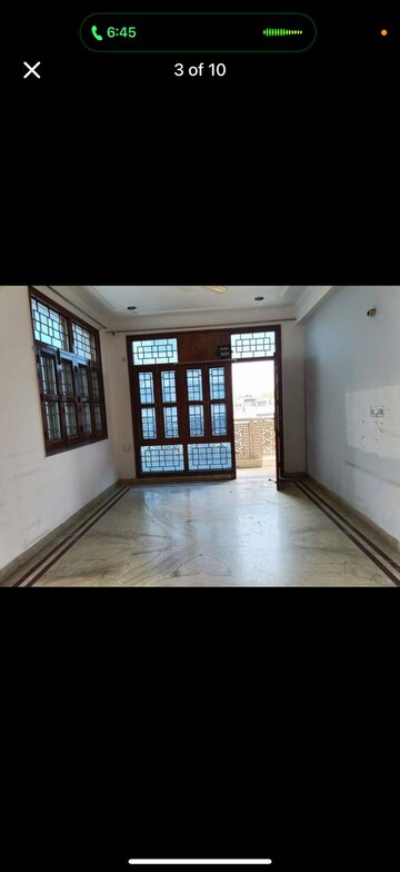 Room in 3 BHK Builder Floor at Sukhdev Vihar – for Rent
