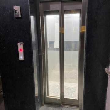 Lift in 4 BHK Apartment at Vasant Kunj – for Rent