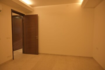 Room in 4 BHK Builder Floor at Greater Kailash ii – for Rent