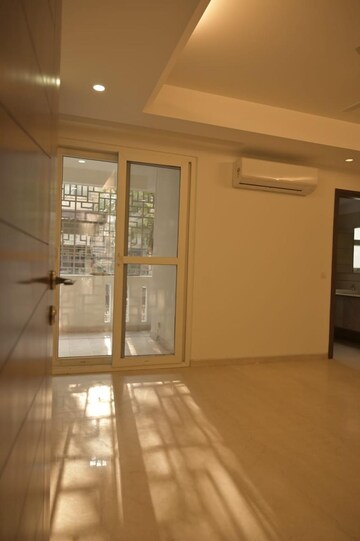 Room in 4 BHK Builder Floor at Greater Kailash ii – for Rent