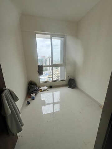 Room in 2 BHK Apartment at Sheth Zuri, Laxmi Nagar – for Rent