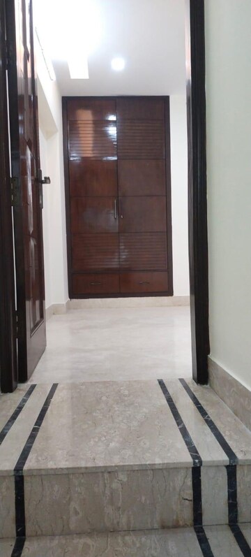 Room in 3 BHK Builder Floor at Panchsheel Enclave – for Rent