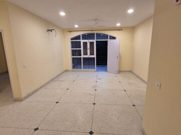 Room in 2 BHK Builder Floor at Unitech South City II, Sector 50 – for Rent