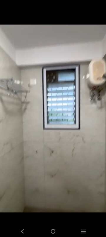 Room in 2 BHK Apartment at Best Complex Andheri West, Andheri West – for Rent