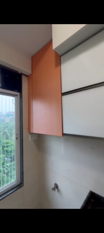 Room in 2 BHK Apartment at Best Complex Andheri West, Andheri West – for Rent
