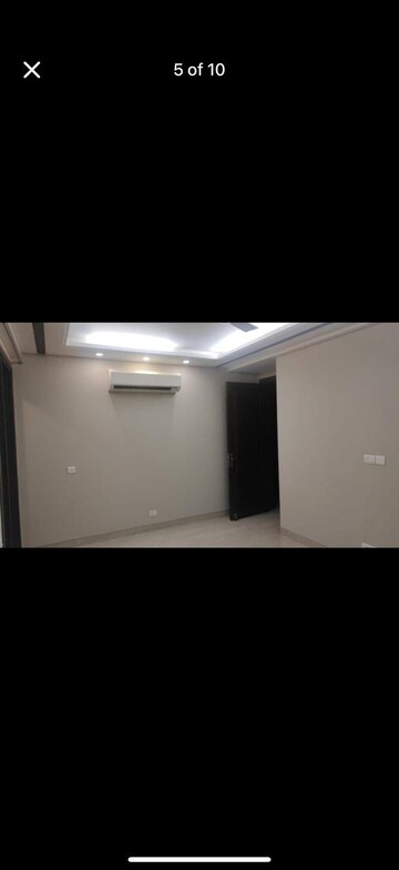 Room in 4 BHK Builder Floor at Green Park – for Rent