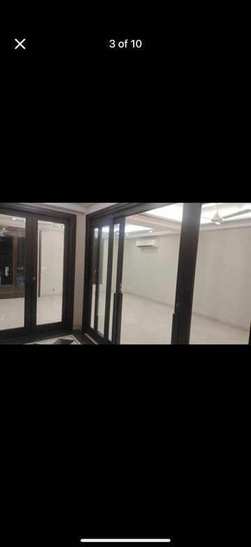 Room in 4 BHK Builder Floor at Green Park – for Rent