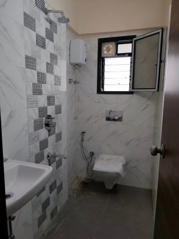 Bathroom, uday-chs-goregaon 1 Bedroom 720 Sq.Ft. Apartment In Goregaon West Mumbai 8938432