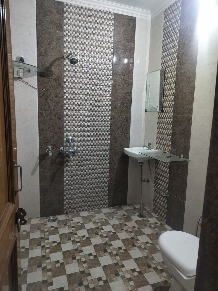 Bathroom, unitech-south-city-ii 3 Bedroom 1600 Sq.Ft. Builder Floor In Sector 50 Gurgaon 8938433