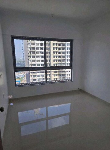 Room in 2 BHK Apartment at Kalpataru Immensa, Kolshet Road – for Sale