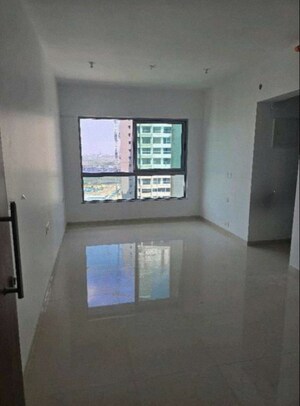 Room in 2 BHK Apartment at Kalpataru Immensa, Kolshet Road – for Sale