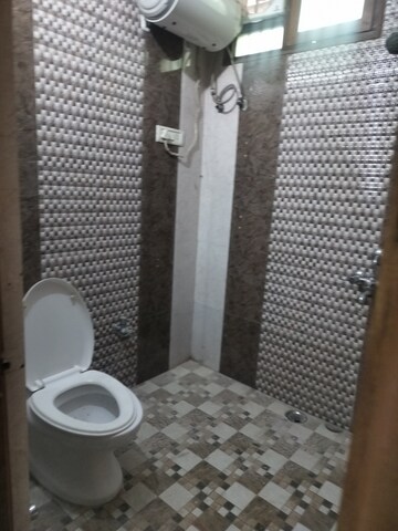 Bathroom in 3 BHK Builder Floor at Unitech South City II, Sector 50 – for Rent
