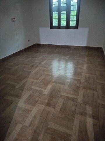 Room in 3 BHK Builder Floor at Unitech South City II, Sector 50 – for Rent