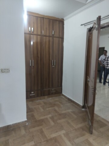 Room in 3 BHK Builder Floor at Unitech South City II, Sector 50 – for Rent