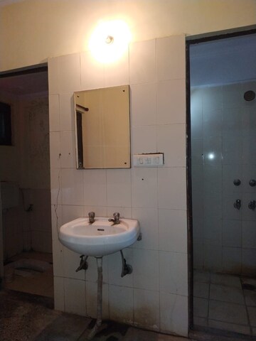 Bathroom in 1 BHK Apartment at Molarband – for Rent