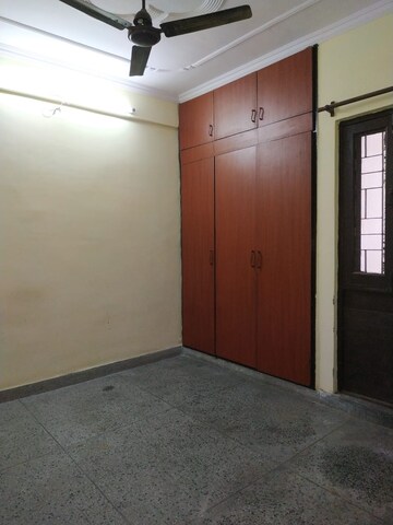 Room in 1 BHK Apartment at Molarband – for Rent