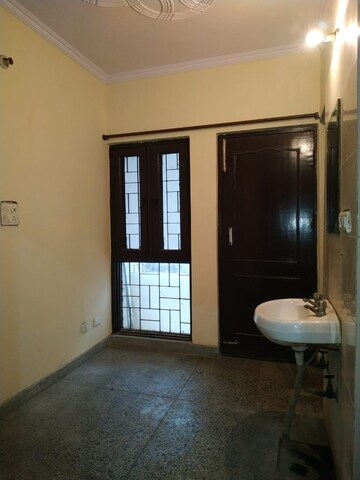 Living Room in 1 BHK Apartment at Molarband – for Rent