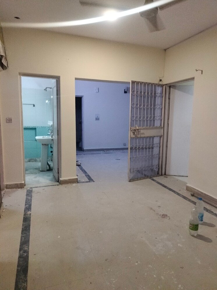 Room, sarita-vihar-pocket-c-rwa 3.5 Bedroom 1500 Sq.Ft. Apartment In Sarita Vihar Delhi 8938444