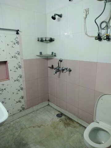 Bathroom in 3.5 BHK Apartment at Sarita Vihar Pocket-C RWA, Sarita Vihar – for Rent
