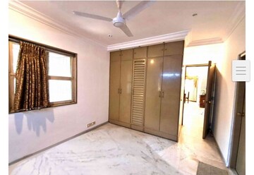 Room in 4 BHK Apartment at Vinayak CHS Bandra East, Bandra East – for Rent