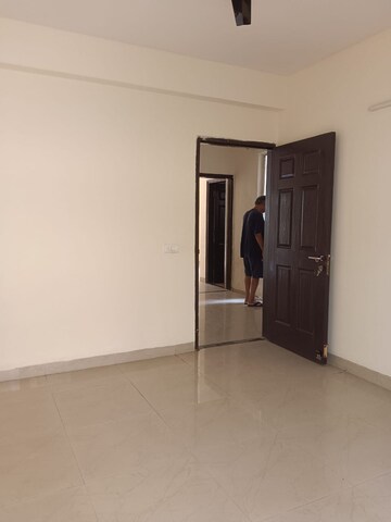 Room in 3 BHK Builder Floor at Unitech South City II, Sector 50 – for Rent