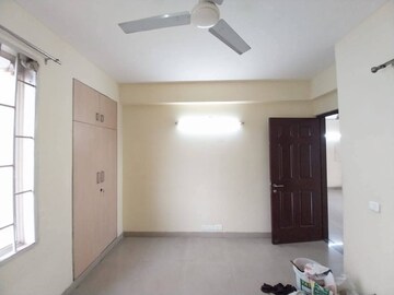 Room in 3 BHK Builder Floor at Unitech South City II, Sector 50 – for Rent